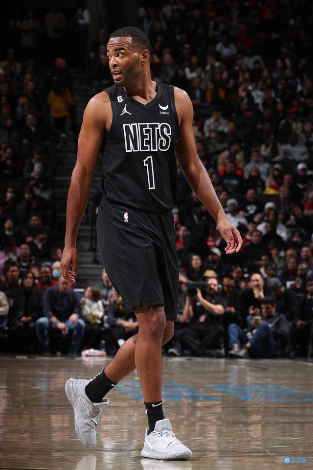 体育欧冠：终场乌龙 巴黎圣日耳曼队1-0赫罗纳队